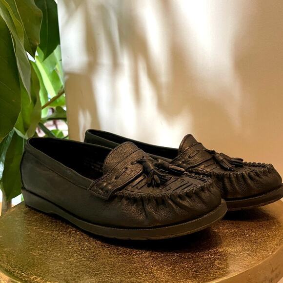 Black Leather Moccasin Driving Shoes | Pillows, 8.5, Tassel Loafers, Minimalist - Picture 4 of 8